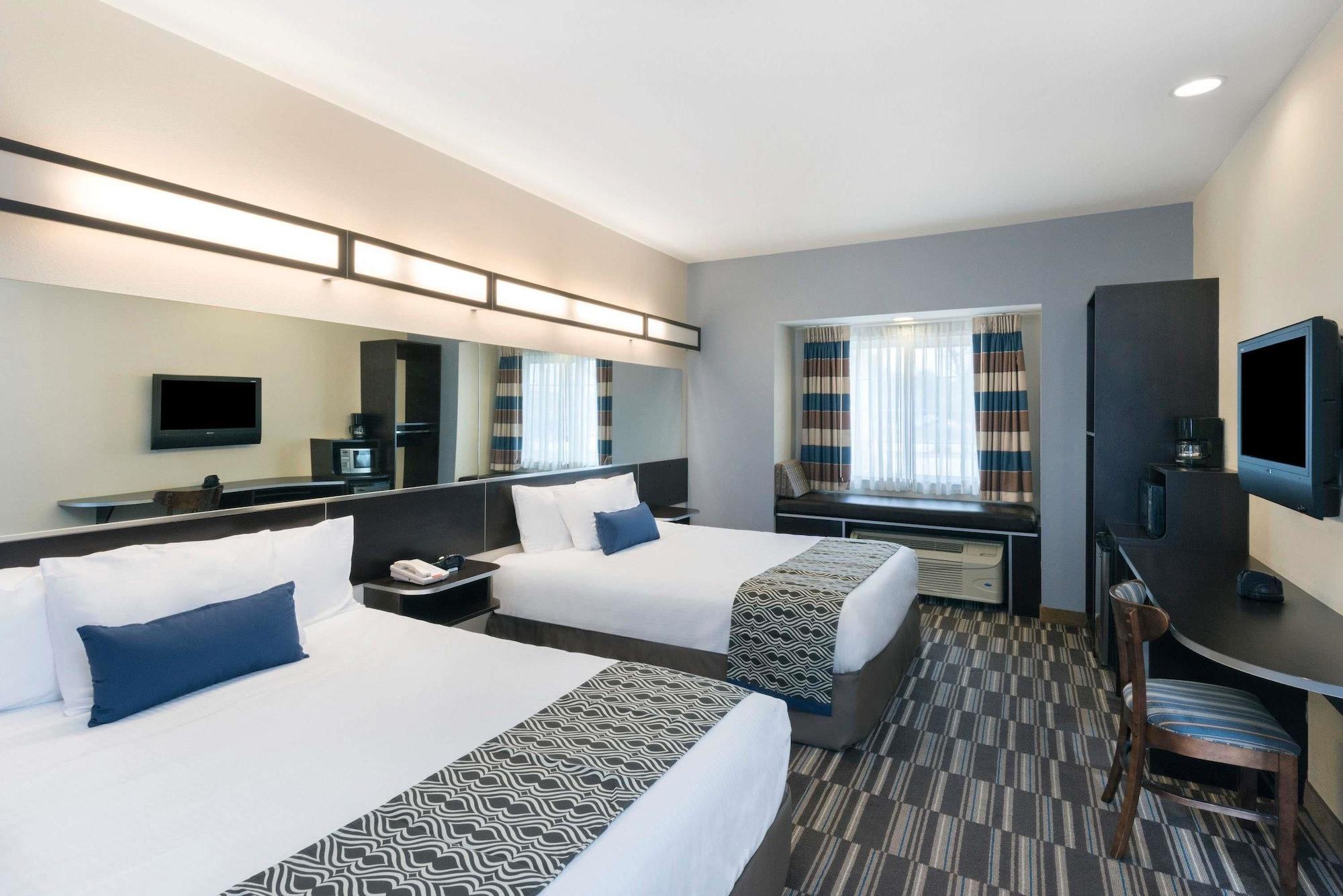 Microtel And Airport Hotel 3*