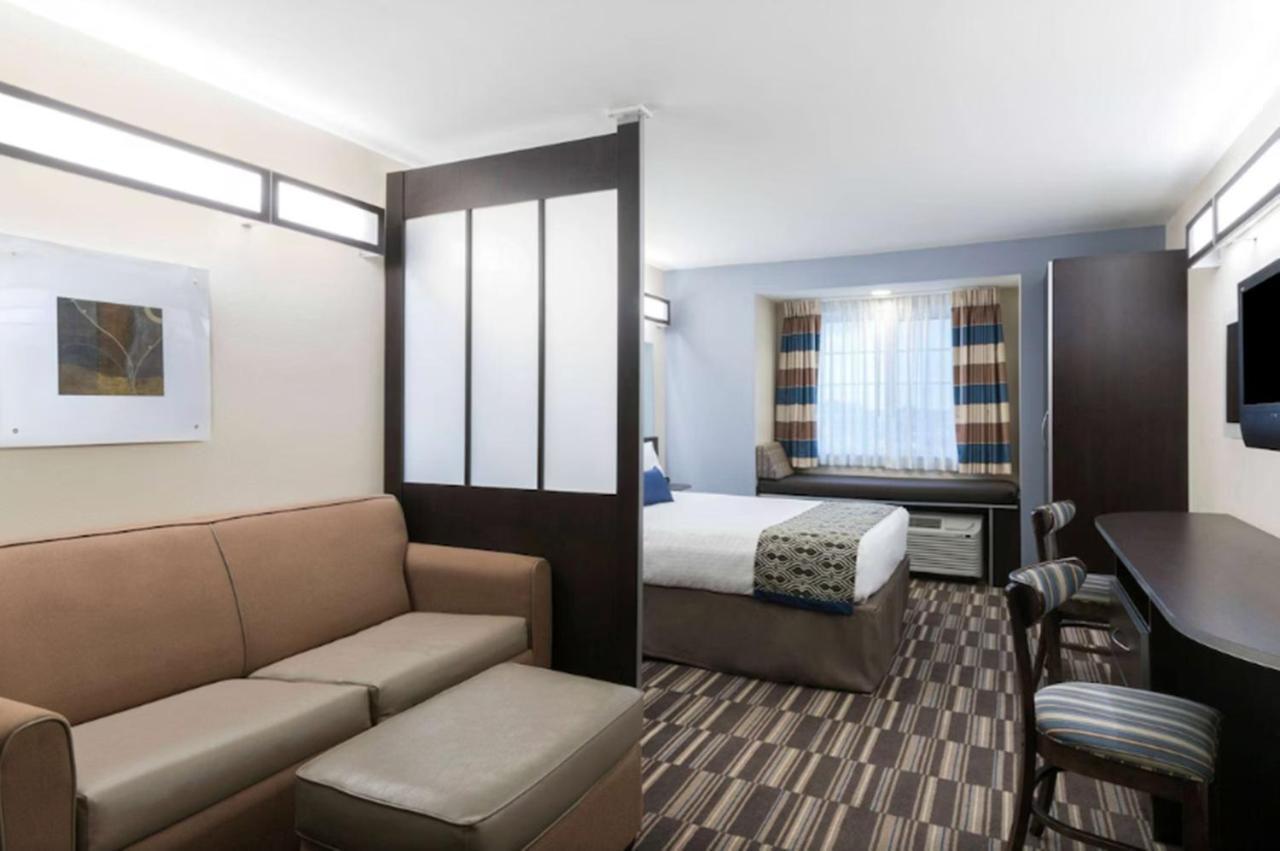 Microtel And Airport Hotel Baton Rouge