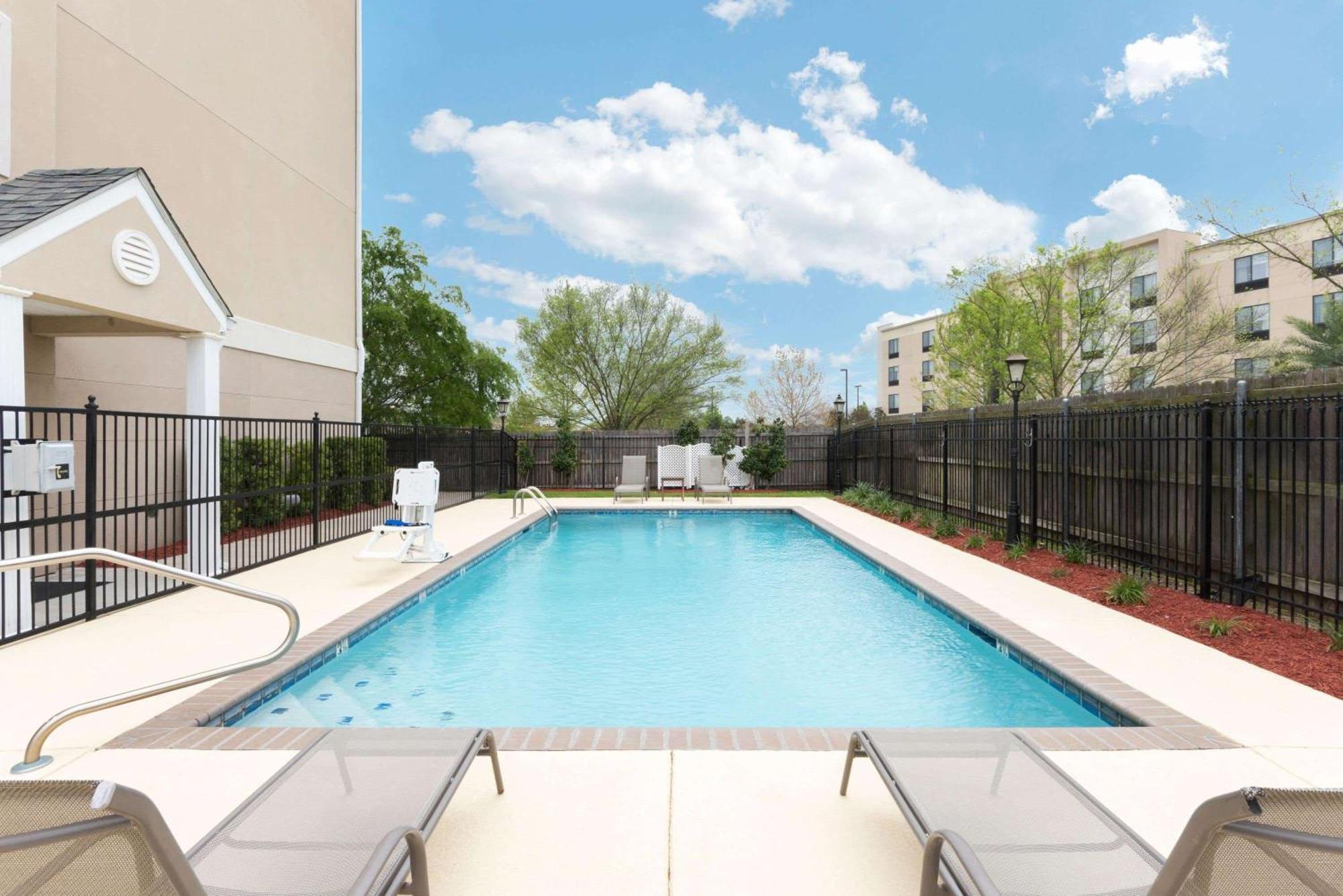 Microtel And Airport Hotel Baton Rouge