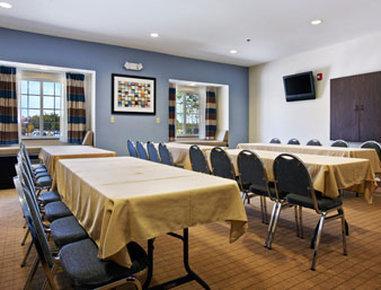 Microtel And Airport Hotel 3*